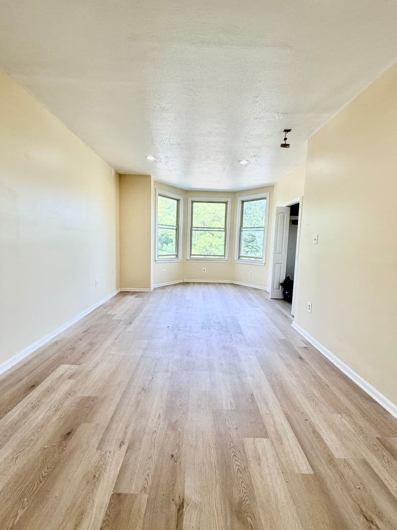 Philadelphia Apartment: 2213 N 33rd St