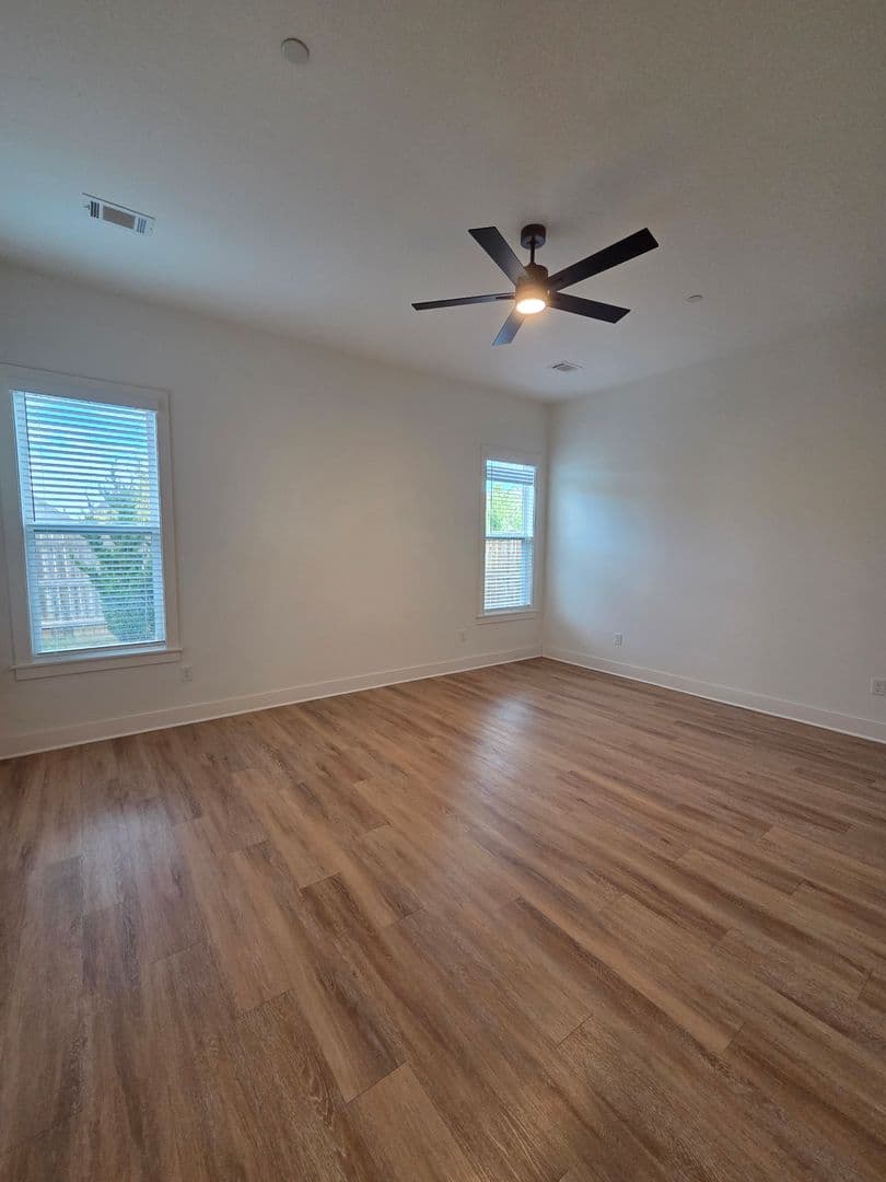 Rogers House: 5912 S 41st St