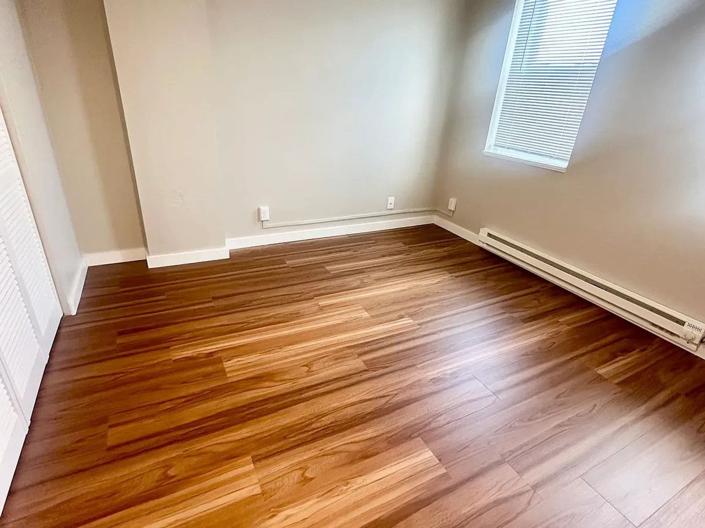 McKees Rocks Apartment: 321 Ella Street