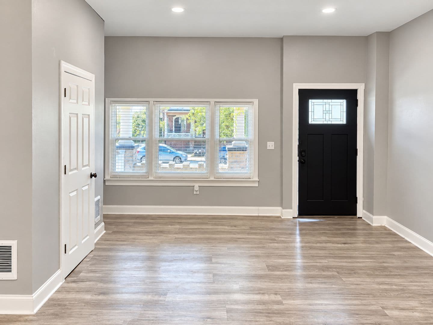 Philadelphia Apartment: 5033 Walnut Street