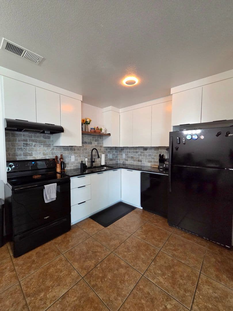 Rogers House: 207 E Marietta Ct