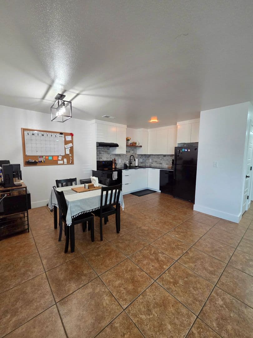 Rogers House: 207 E Marietta Ct