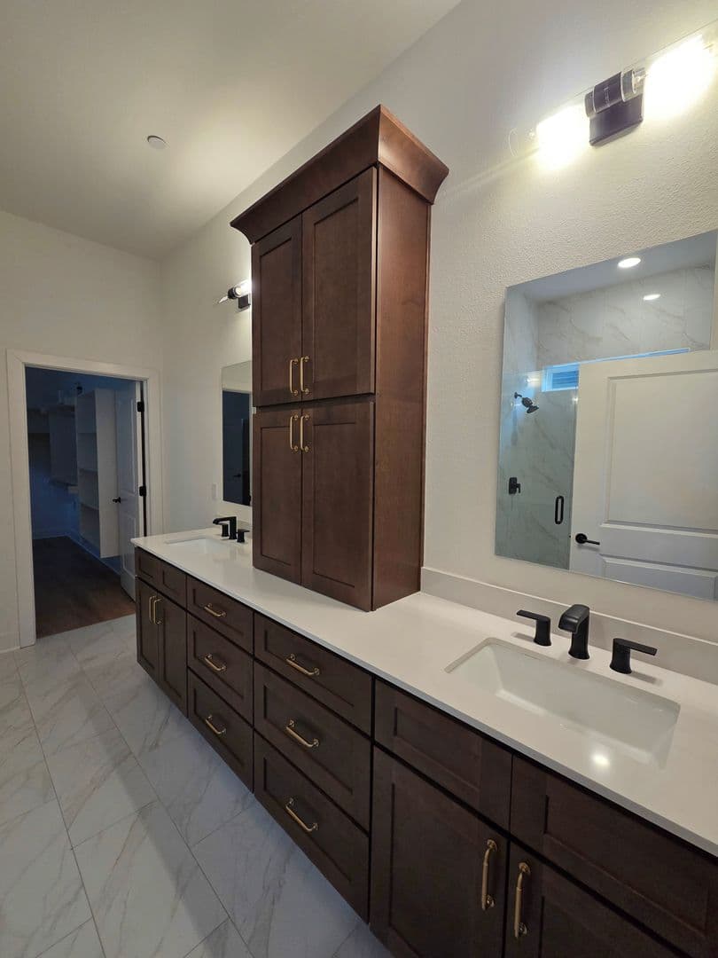 Rogers House: 5912 S 41st St