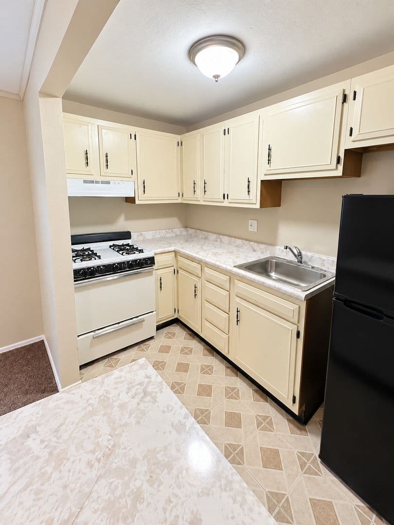 McKees Rocks Apartment: 321 Ella Street