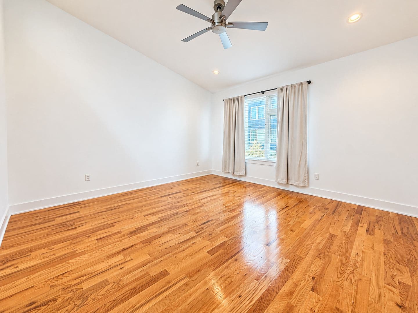 Philadelphia Apartment: 1422 Germantown Ave