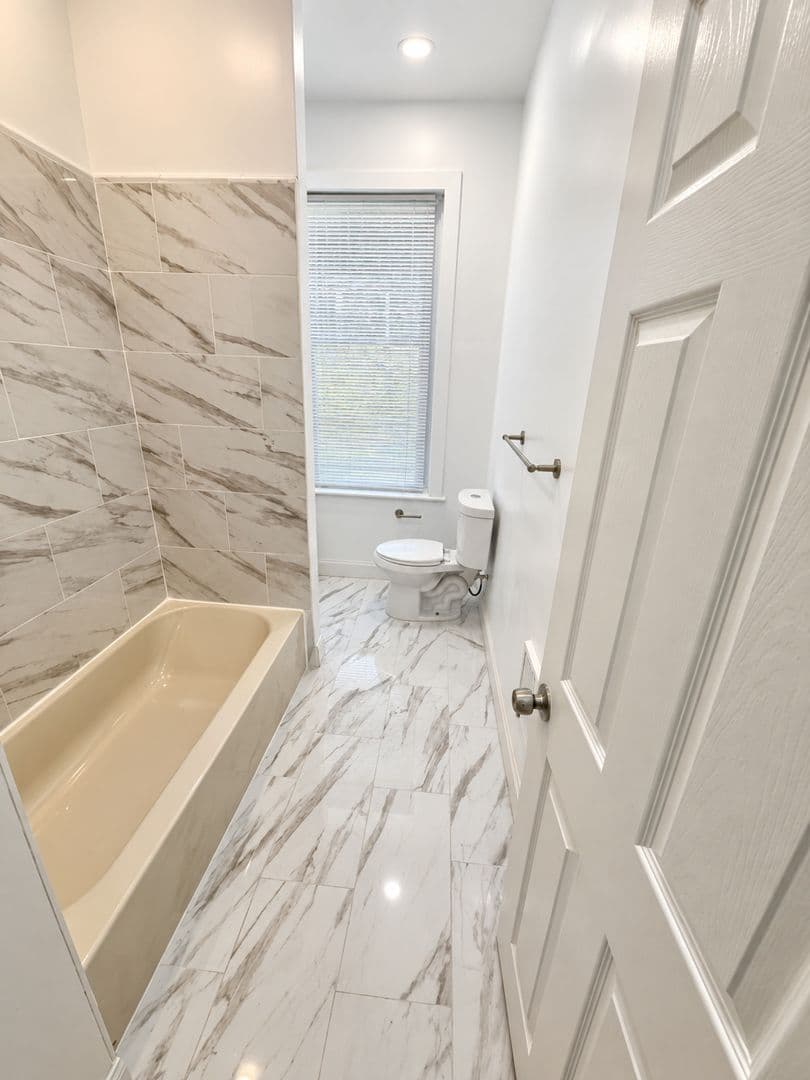 Philadelphia Apartment: 5031 Walnut Street