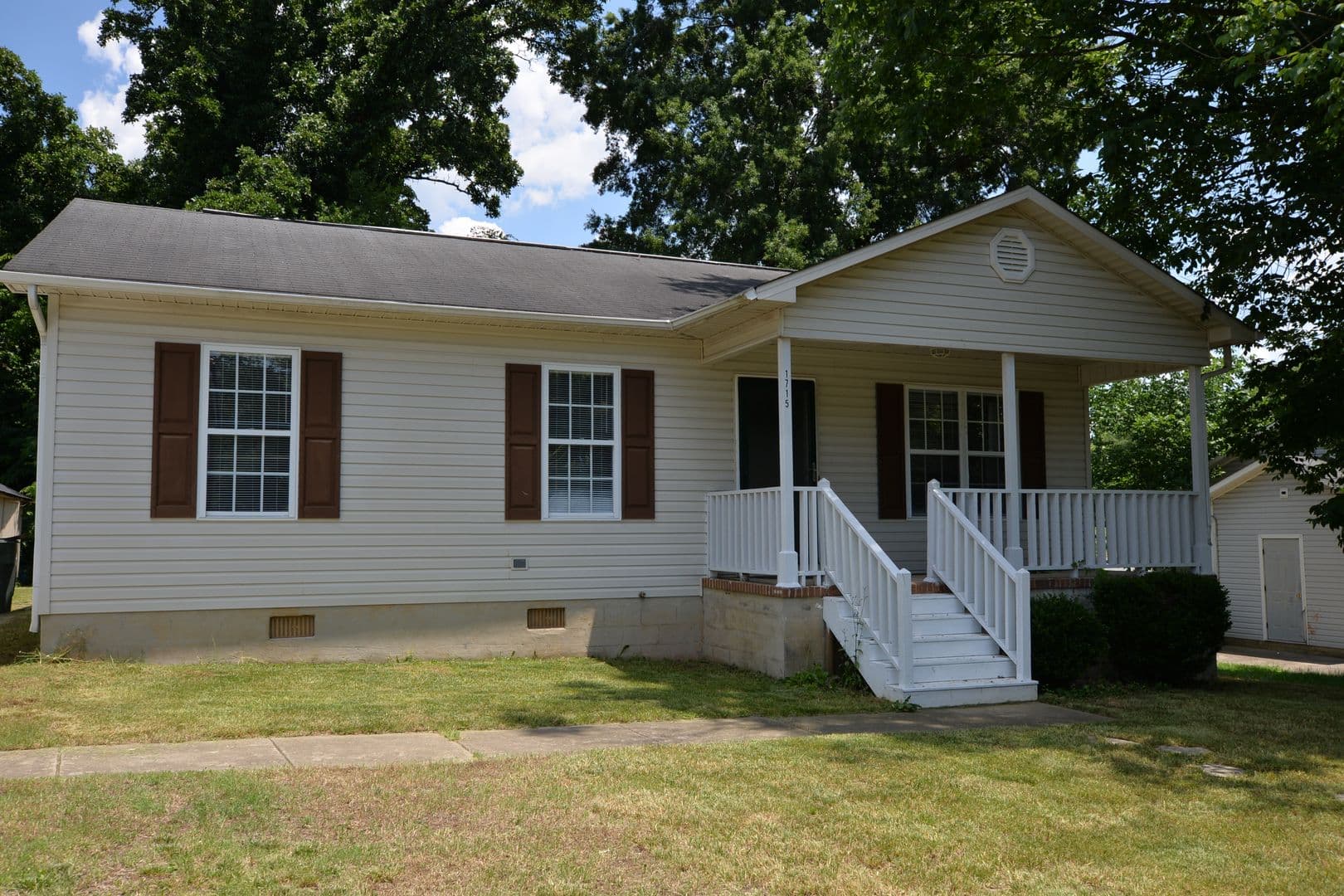 Greensboro House: 1715 Rainbow Drive