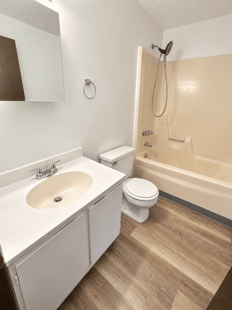 Carnegie Apartment: 711 Cubbage Street