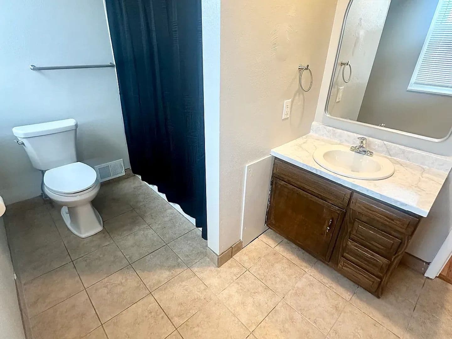 McKees Rocks Apartment: 321 Ella Street