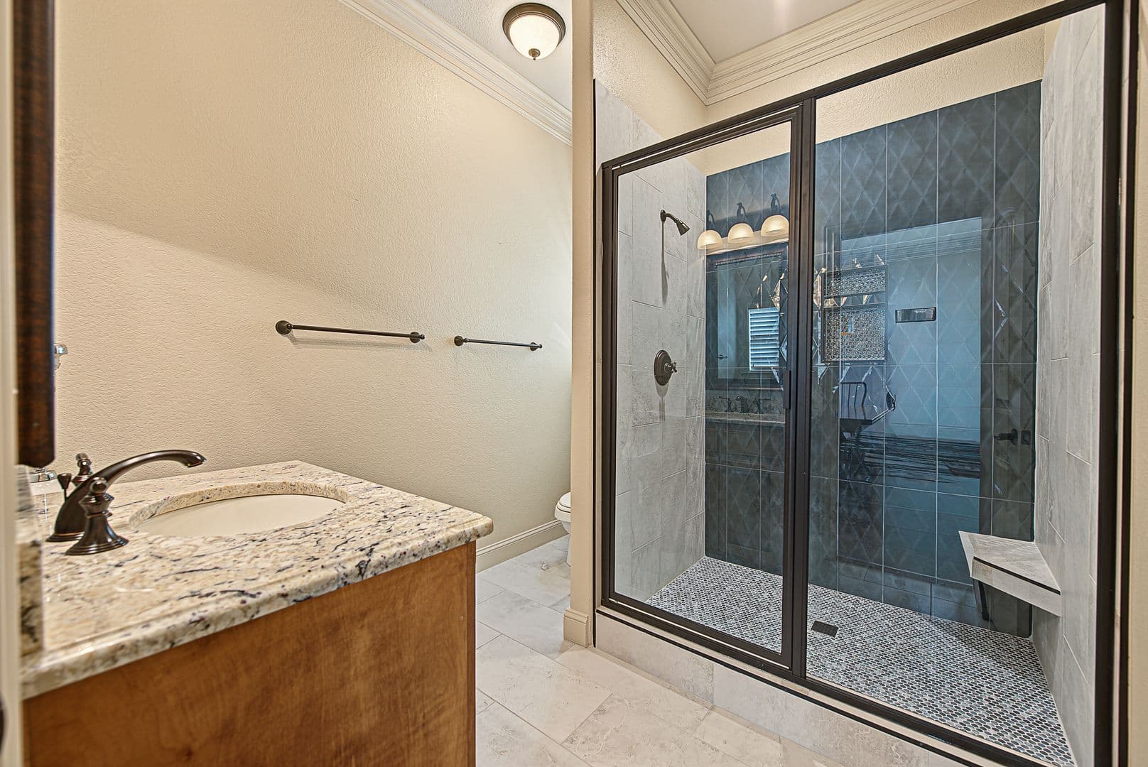 Springdale House: 6482 Wells Cir