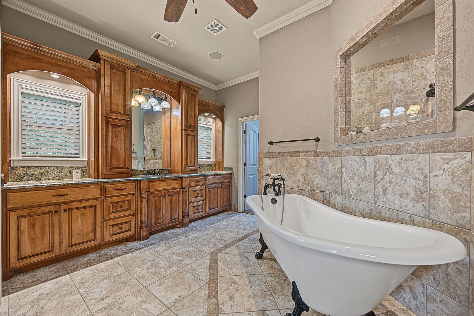 Springdale House: 6482 Wells Cir