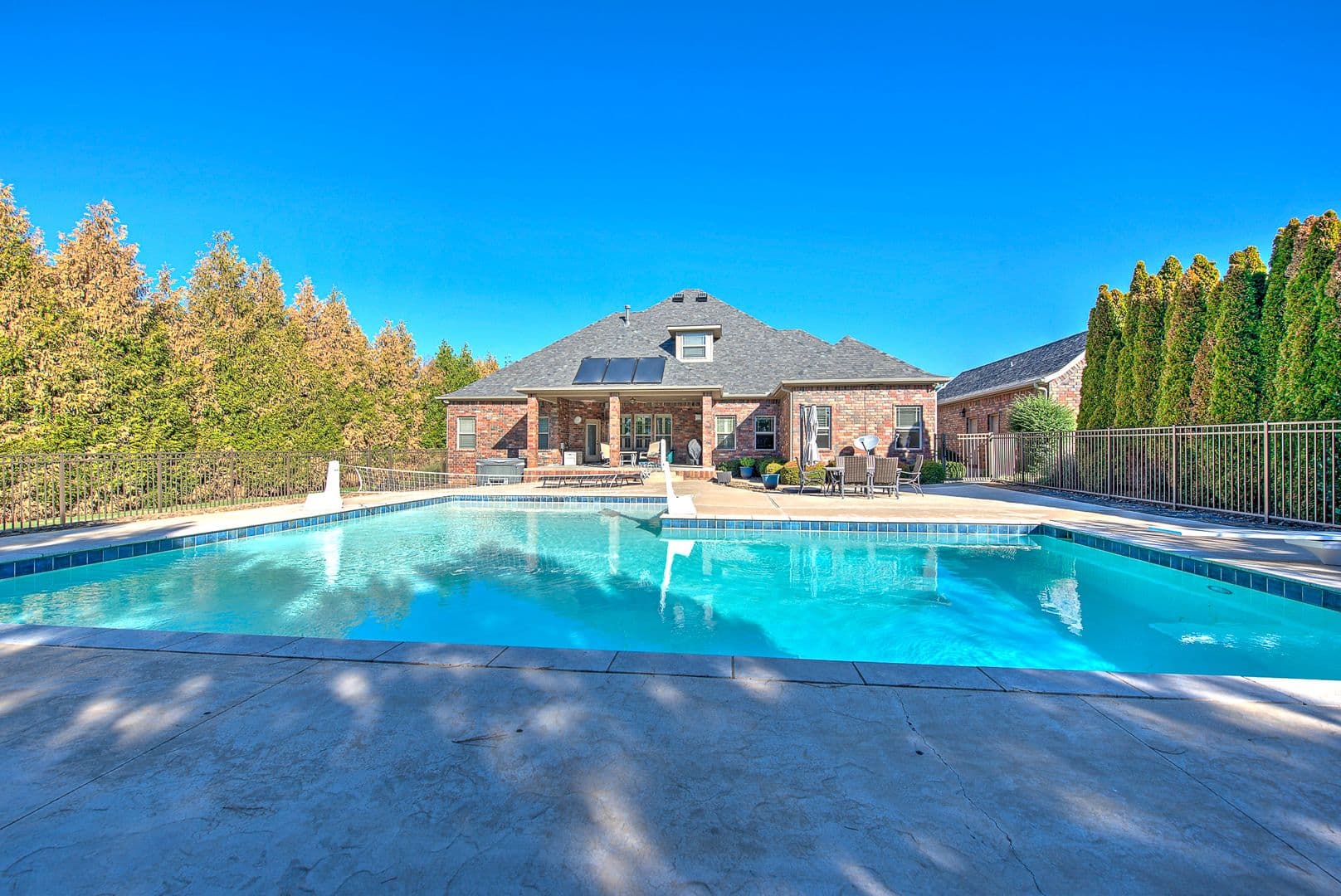 Springdale House: 6482 Wells Cir