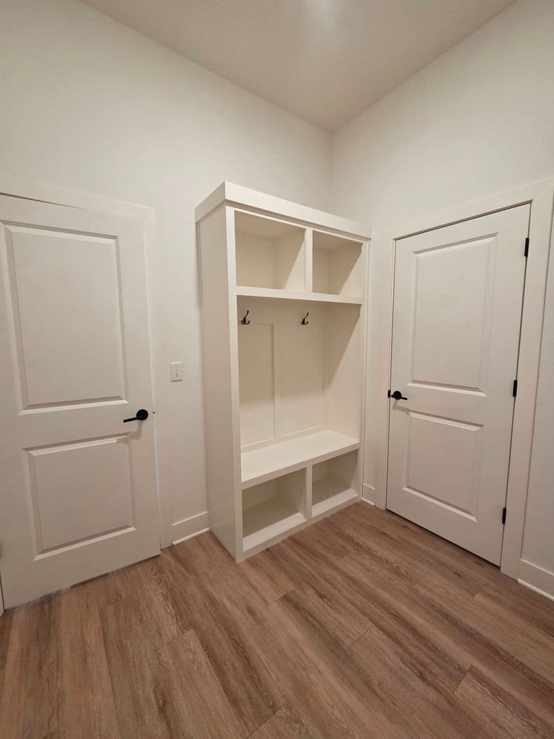 Rogers House: 5912 S 41st St