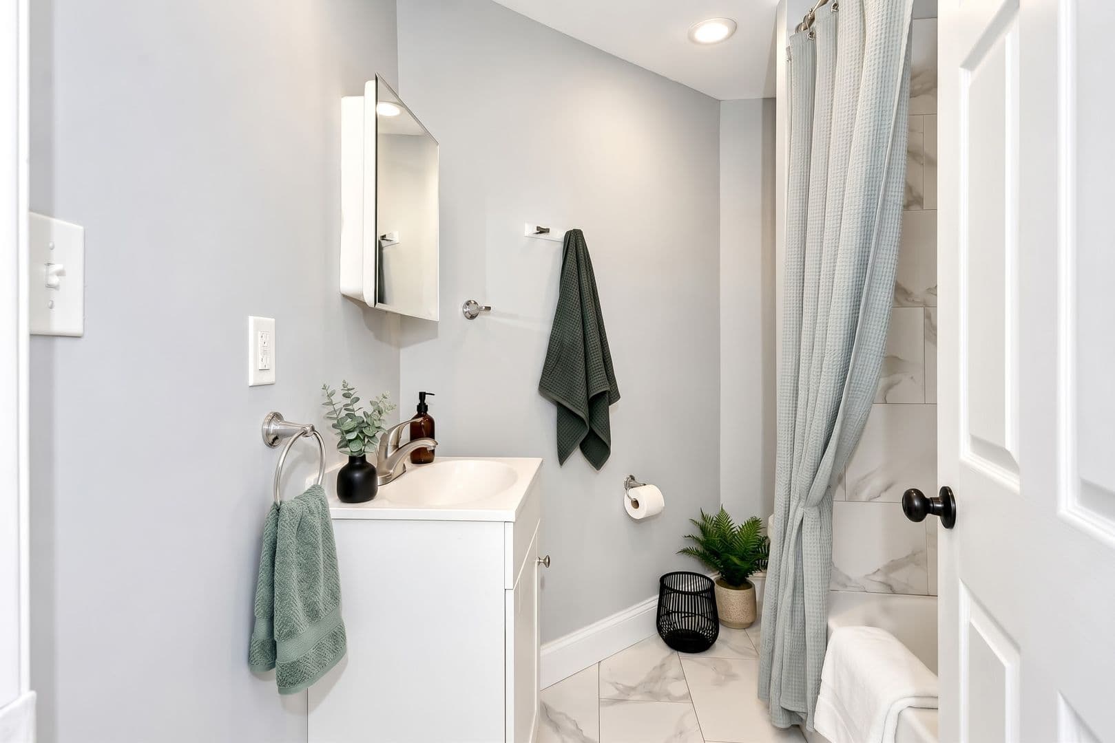 Philadelphia Apartment: 2932 West Oxford Street