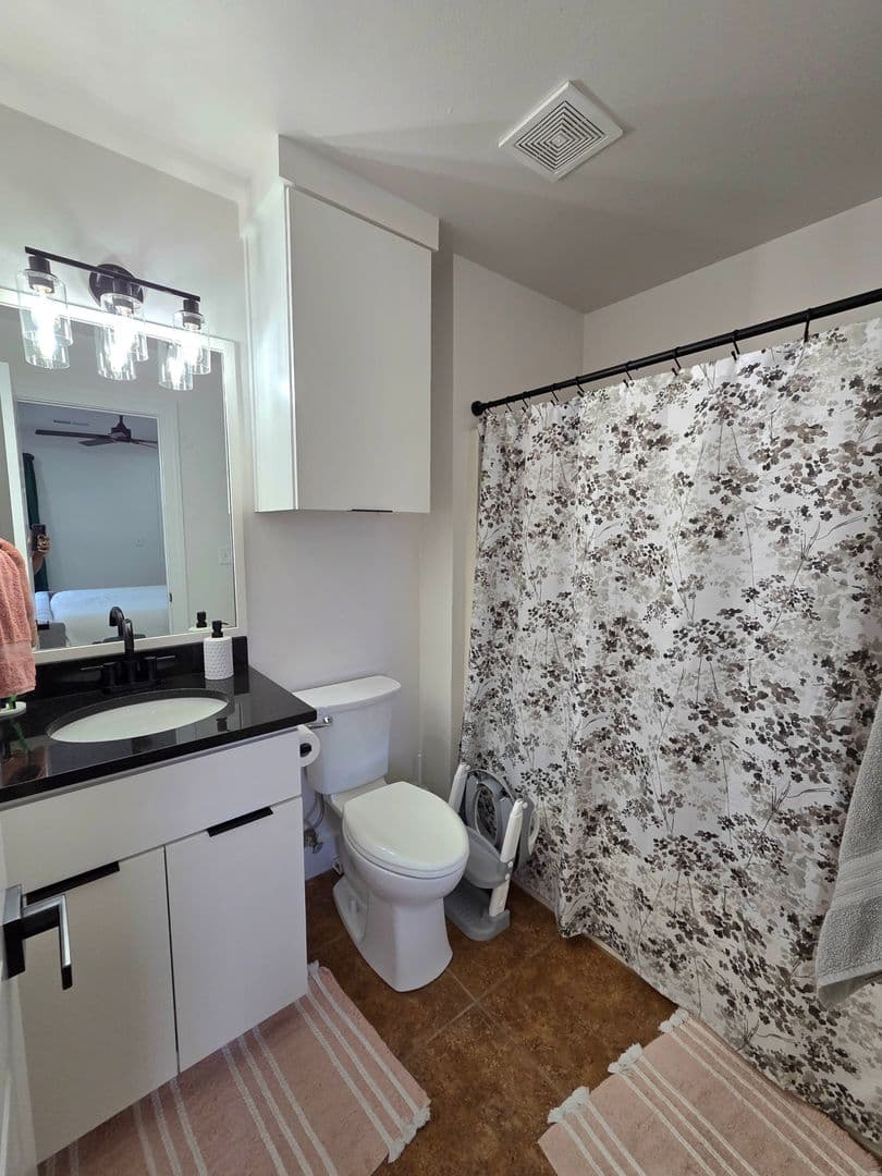 Rogers House: 207 E Marietta Ct