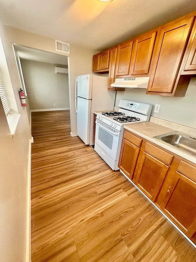 McKees Rocks Apartment: 321 Ella Street