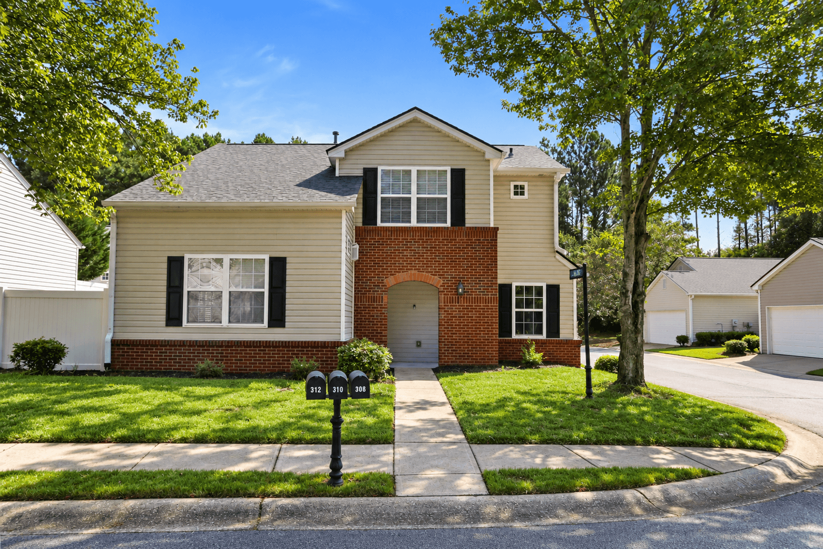 Woodstock House: 308 West Oaks Trail