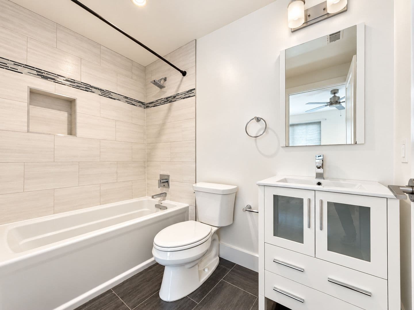 Philadelphia Apartment: 1422 Germantown Ave