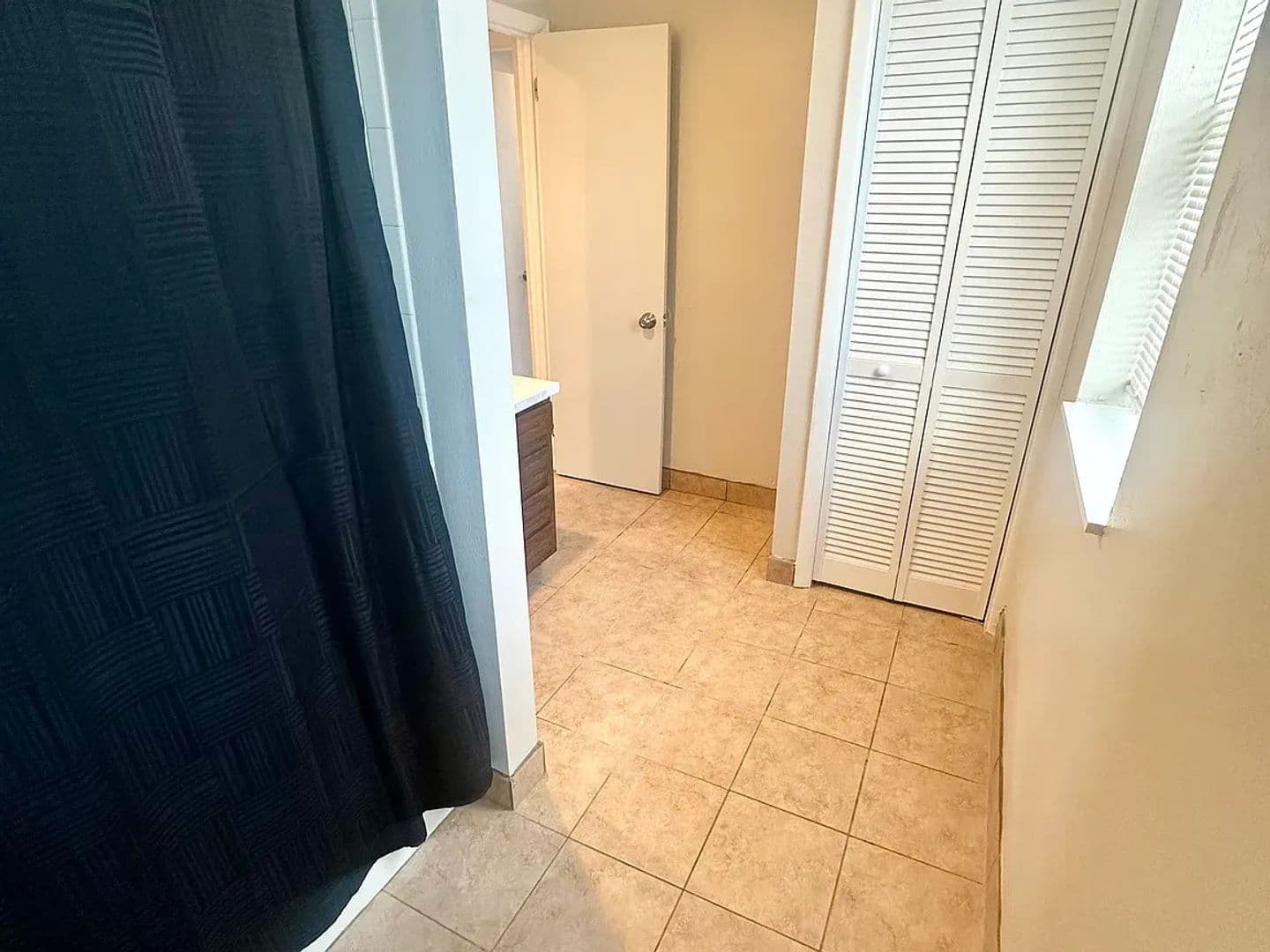 McKees Rocks Apartment: 321 Ella Street