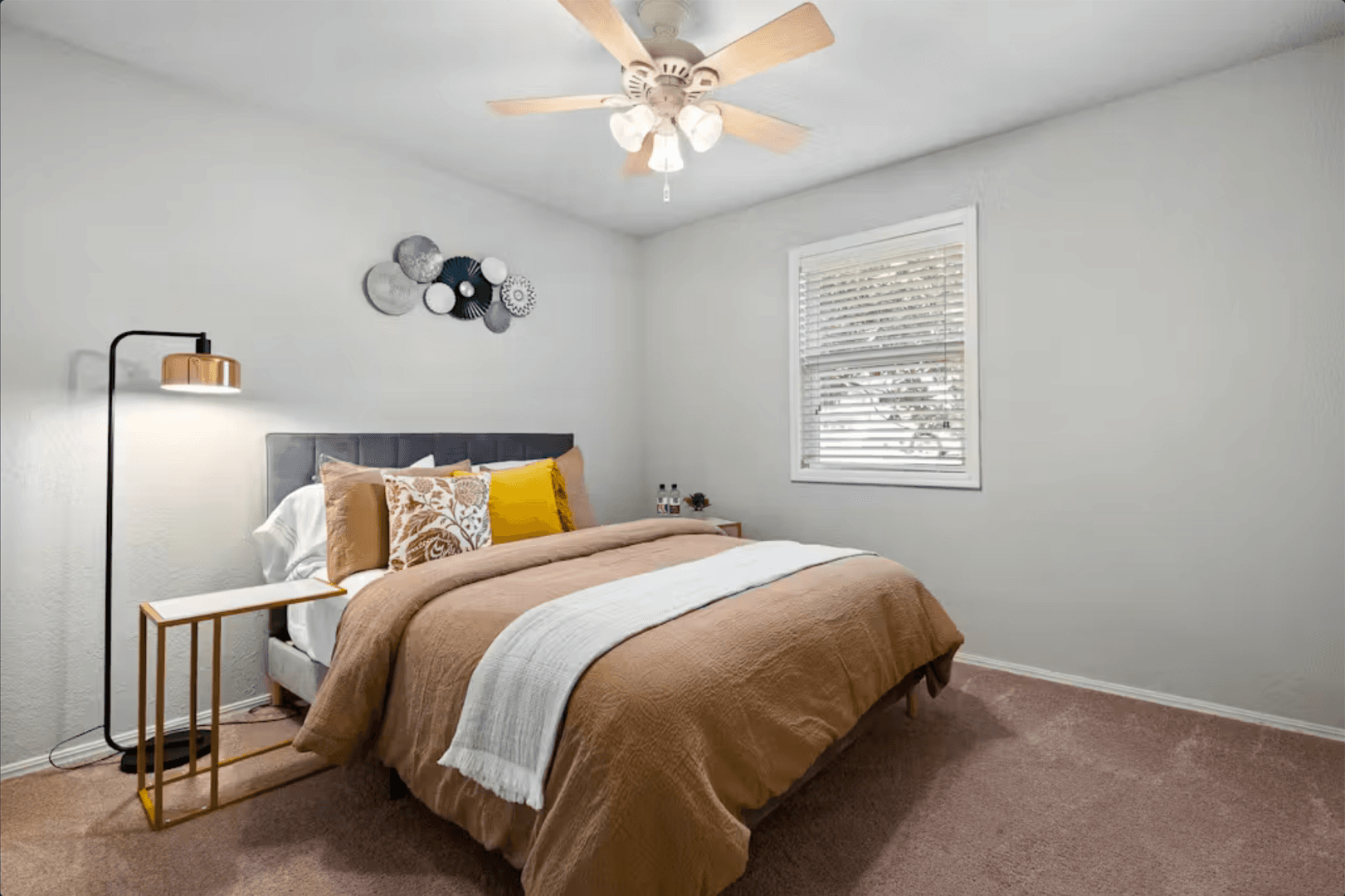 Bella Vista House: 15 Churchill Drive (F/S)