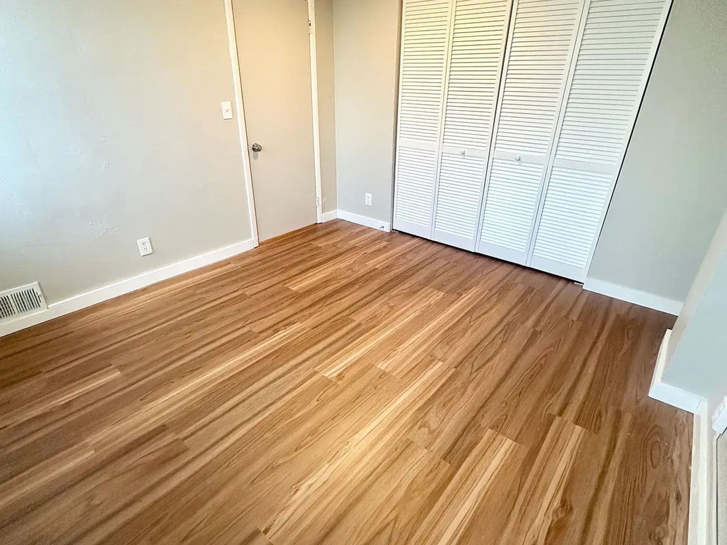 McKees Rocks Apartment: 321 Ella Street