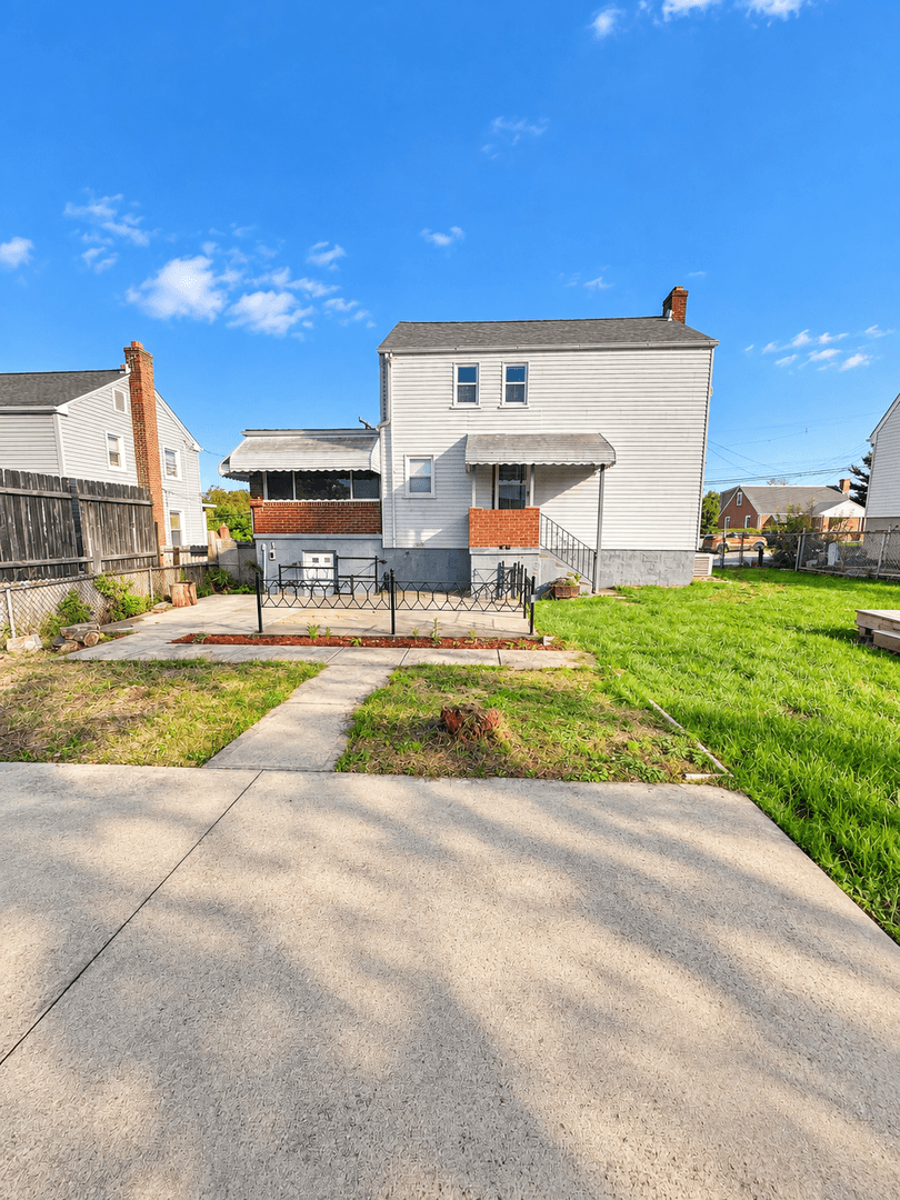 North Versailles House: 507 Oakhurst Avenue