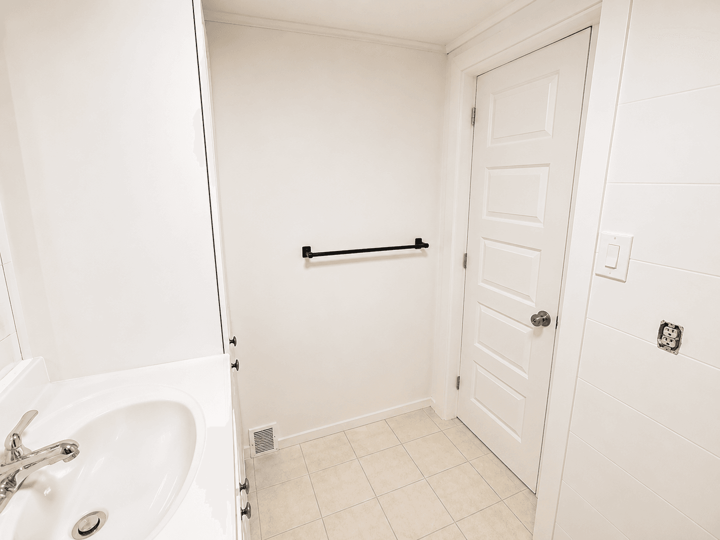Verona House: 1445 Hulton Road