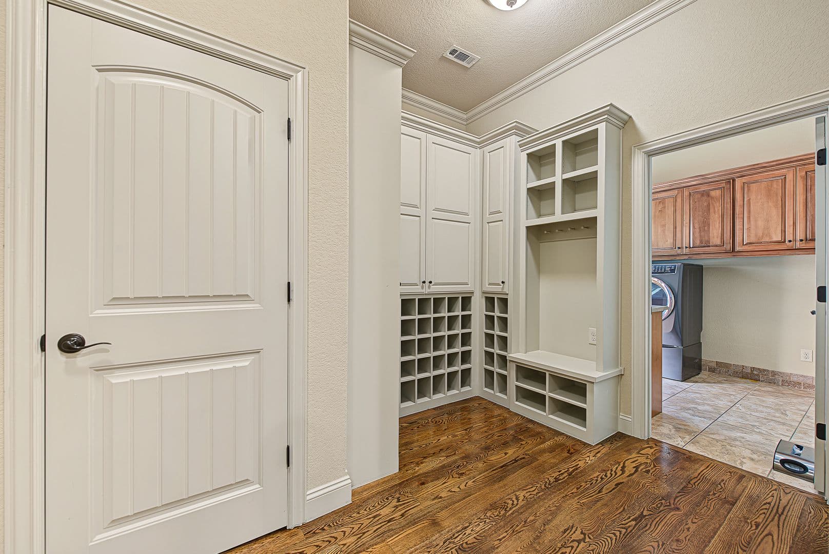 Springdale House: 6482 Wells Cir