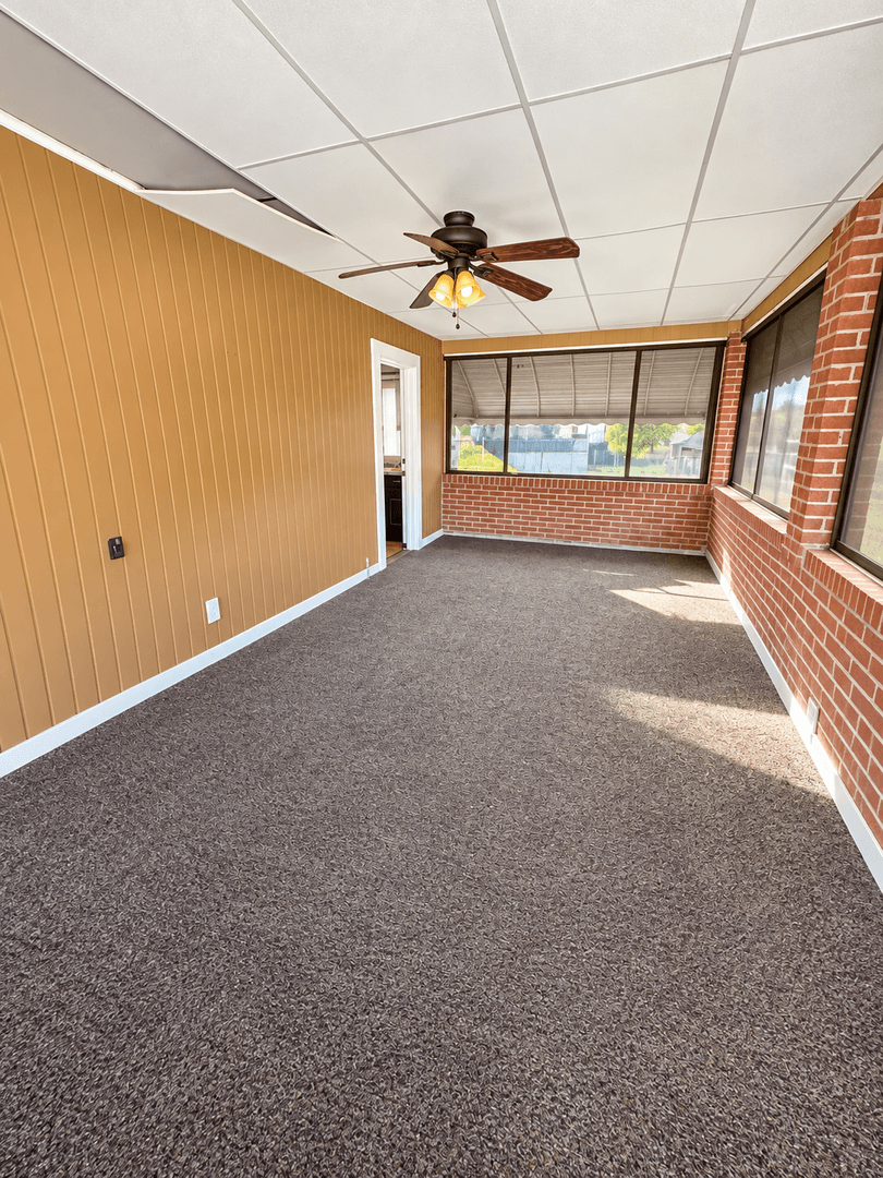 North Versailles House: 507 Oakhurst Avenue