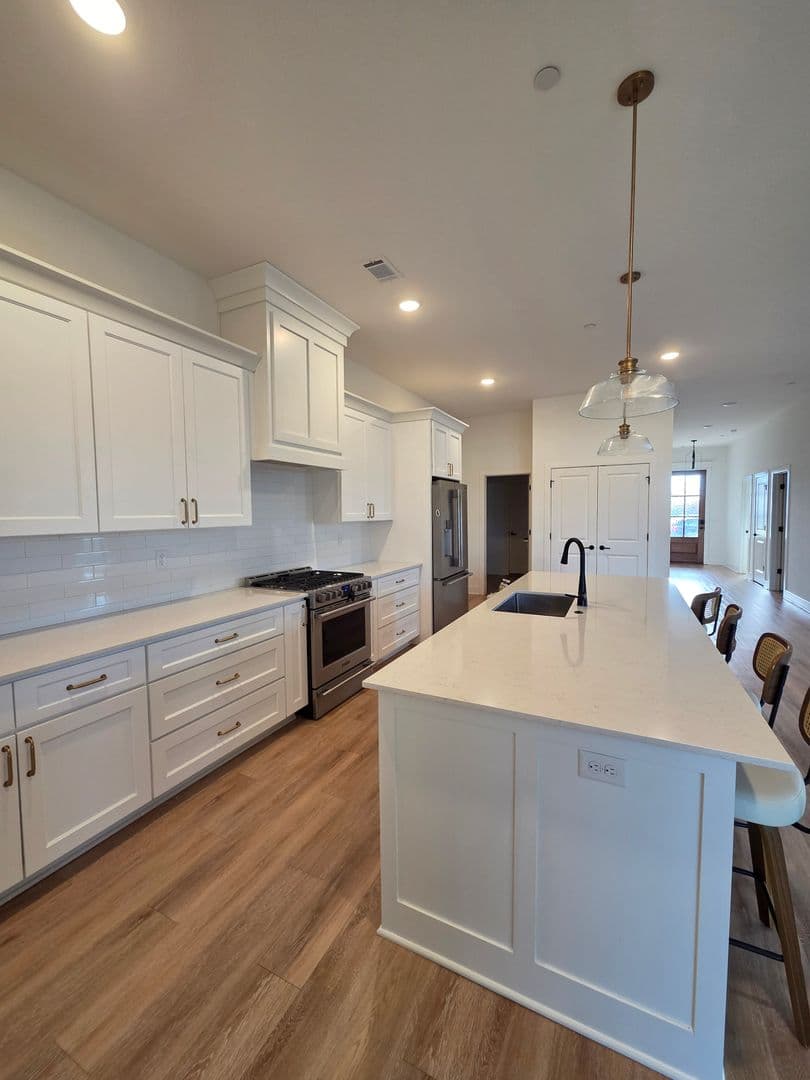 Rogers House: 5912 S 41st St