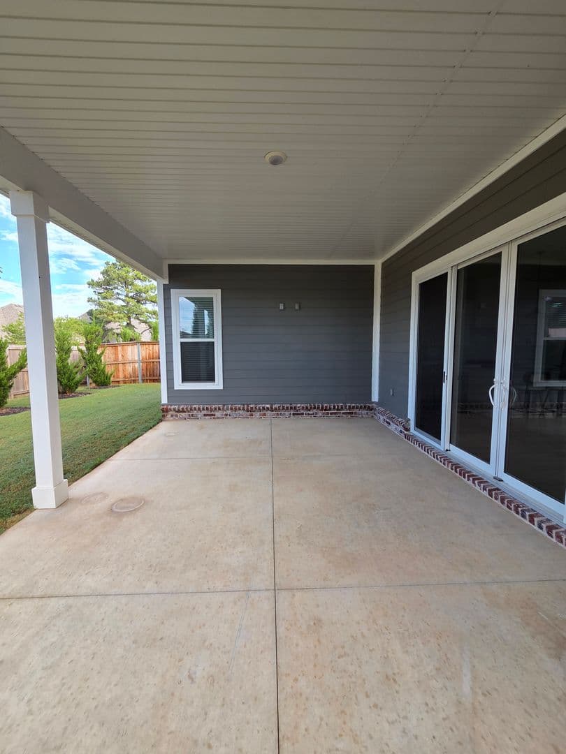 Rogers House: 5912 S 41st St