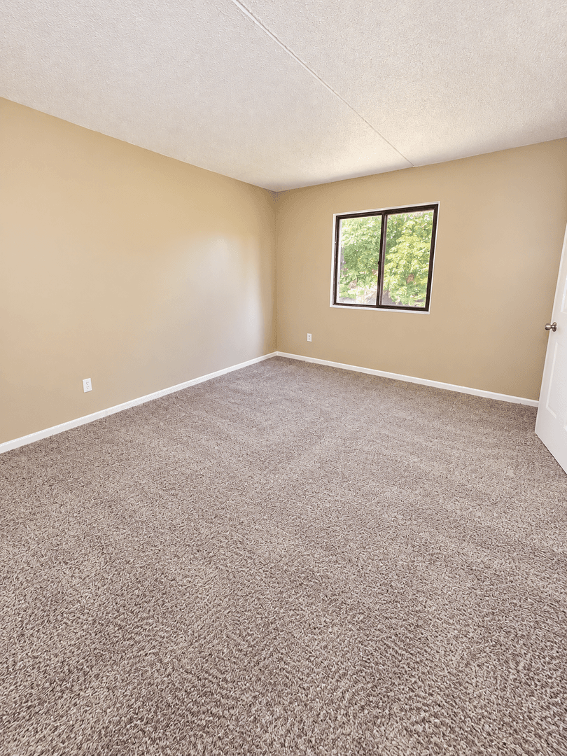 Carnegie Apartment: 711 Cubbage Street