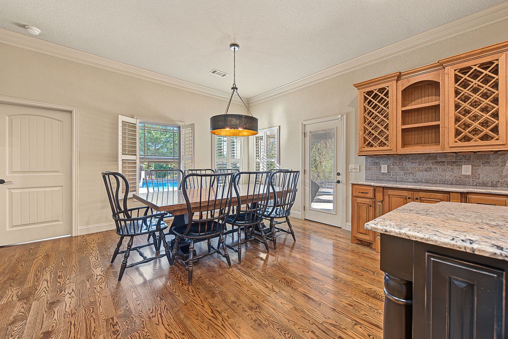 Springdale House: 6482 Wells Cir