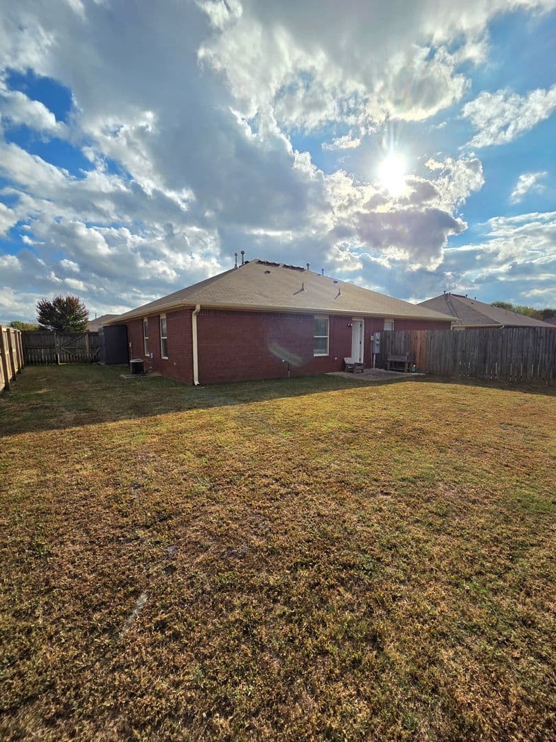 Rogers House: 207 E Marietta Ct