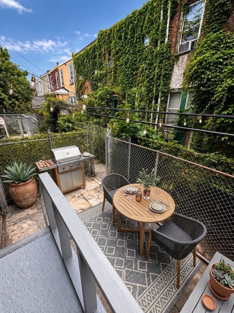 Philadelphia House: 5915 Irving Street