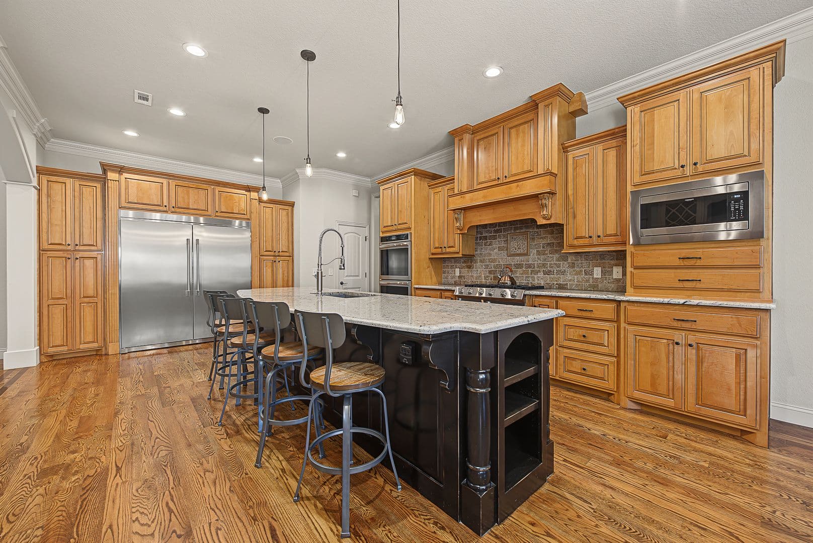 Springdale House: 6482 Wells Cir