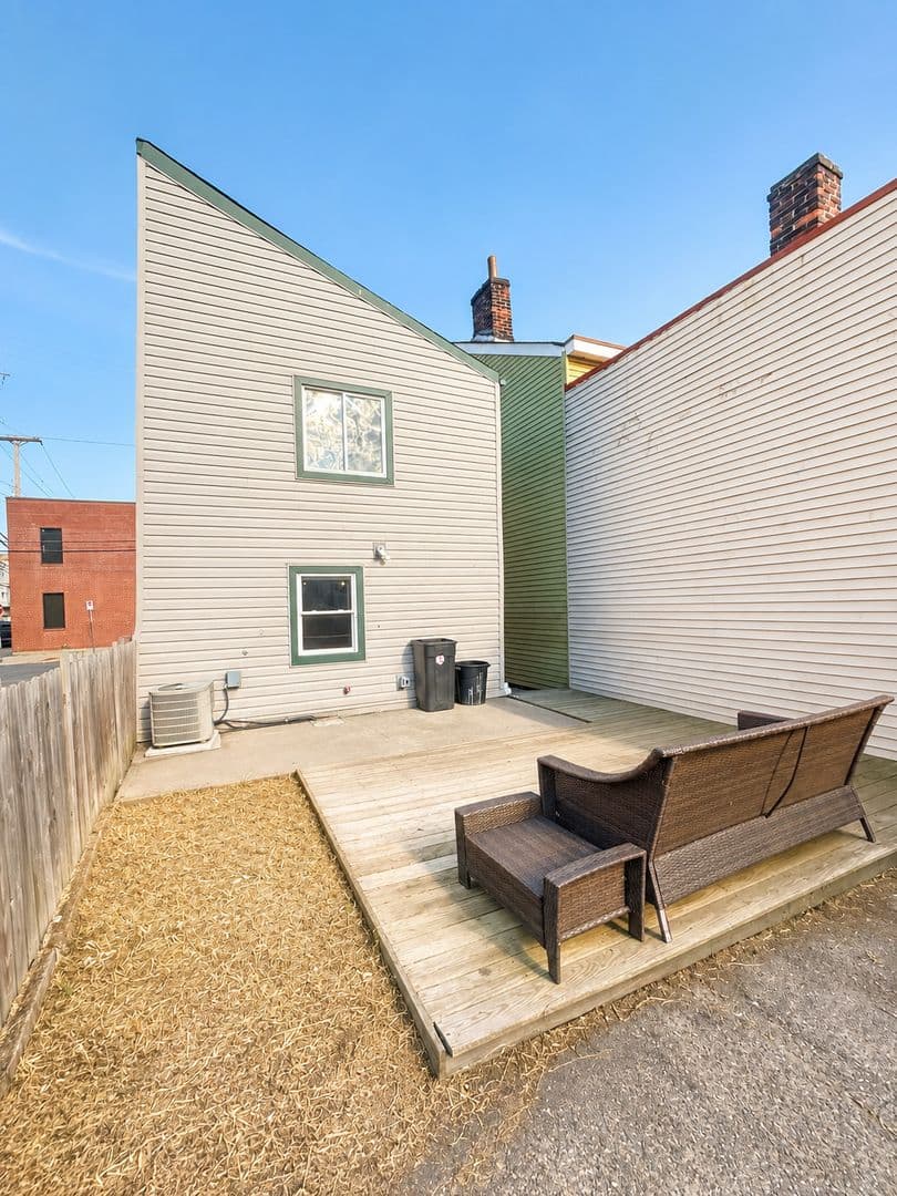 Pittsburgh House: 152 South 17th Street