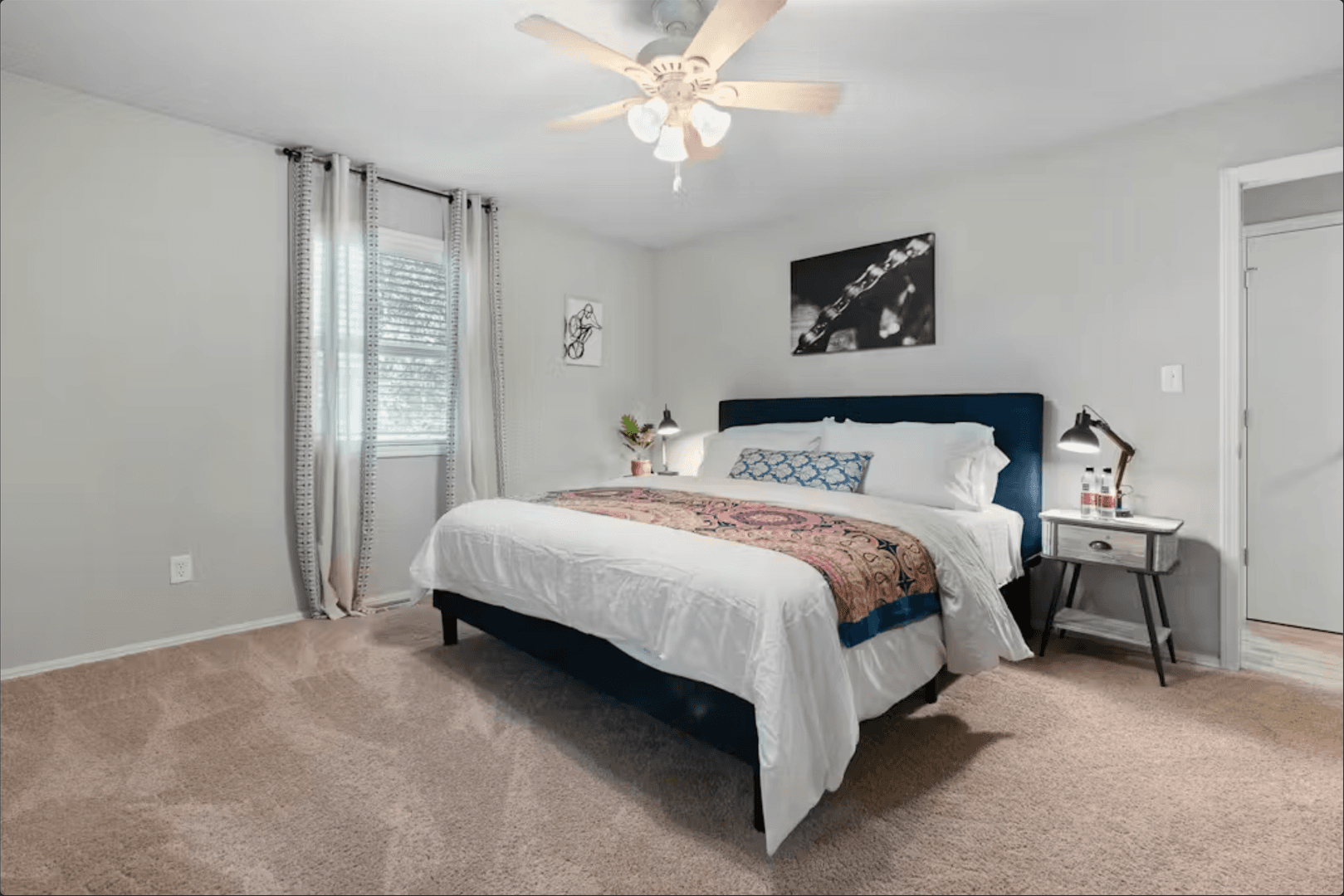 Bella Vista House: 15 Churchill Drive (F/S)