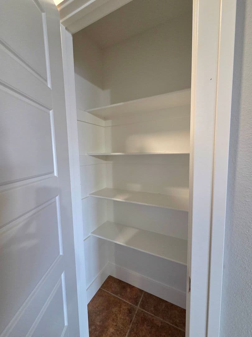 Rogers House: 205 E Marietta Ct
