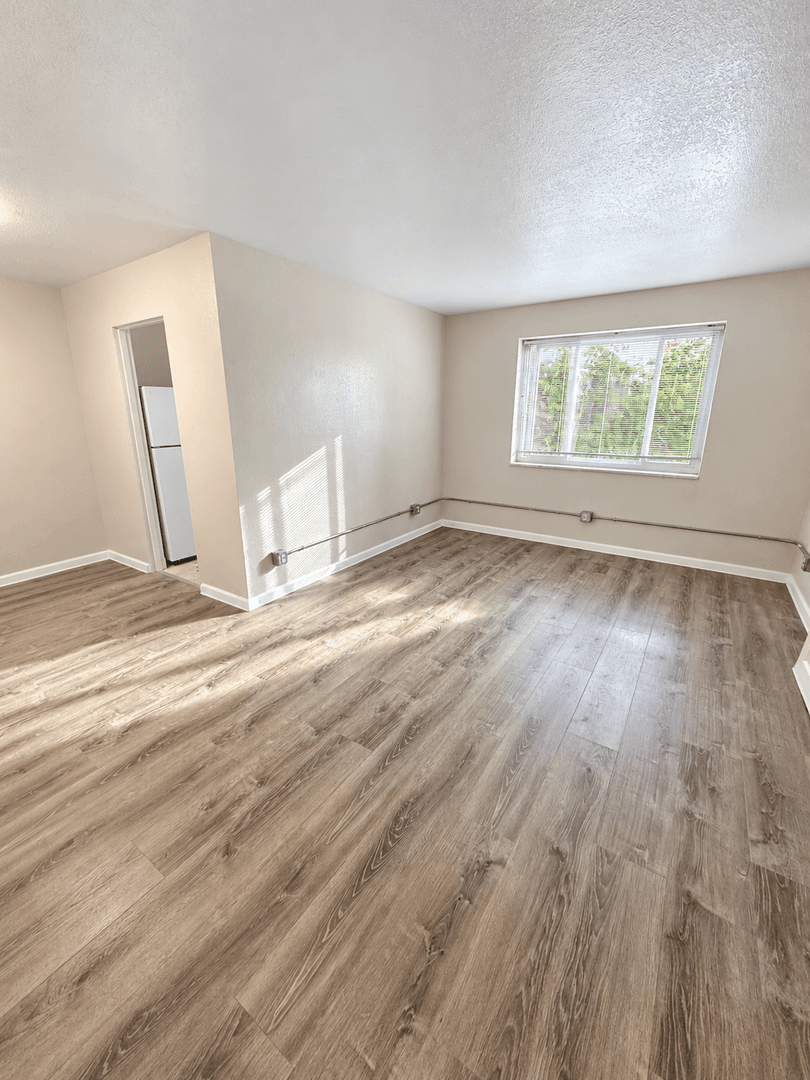 McKeesport Apartment: 618 Versailles Avenue