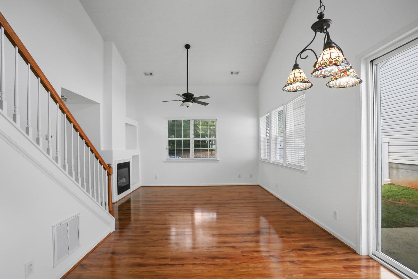 Woodstock House: 308 West Oaks Trail