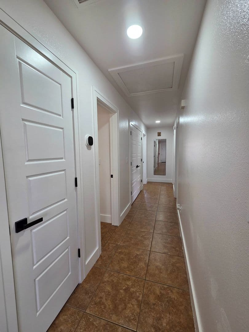 Rogers House: 207 E Marietta Ct