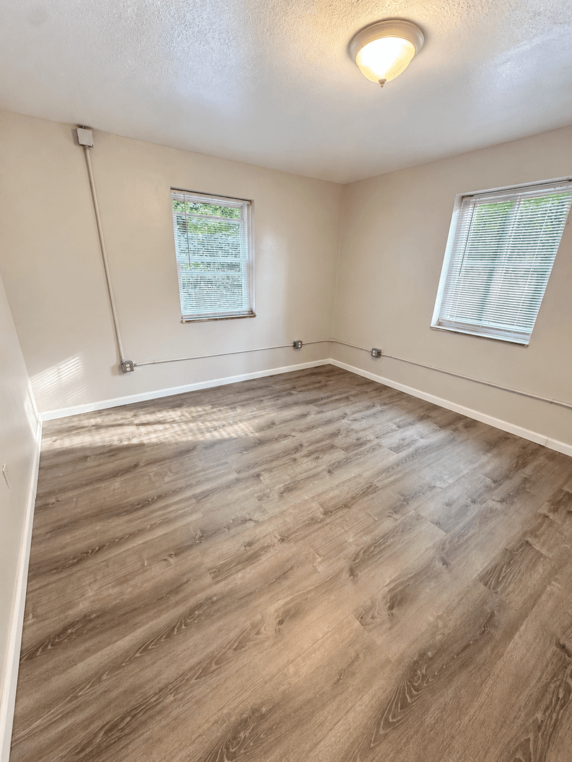McKeesport Apartment: 618 Versailles Avenue