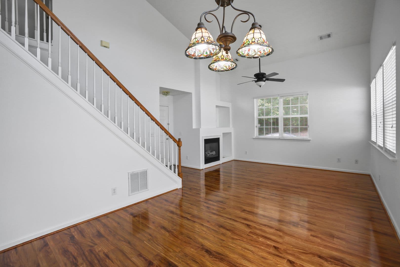 Woodstock House: 308 West Oaks Trail