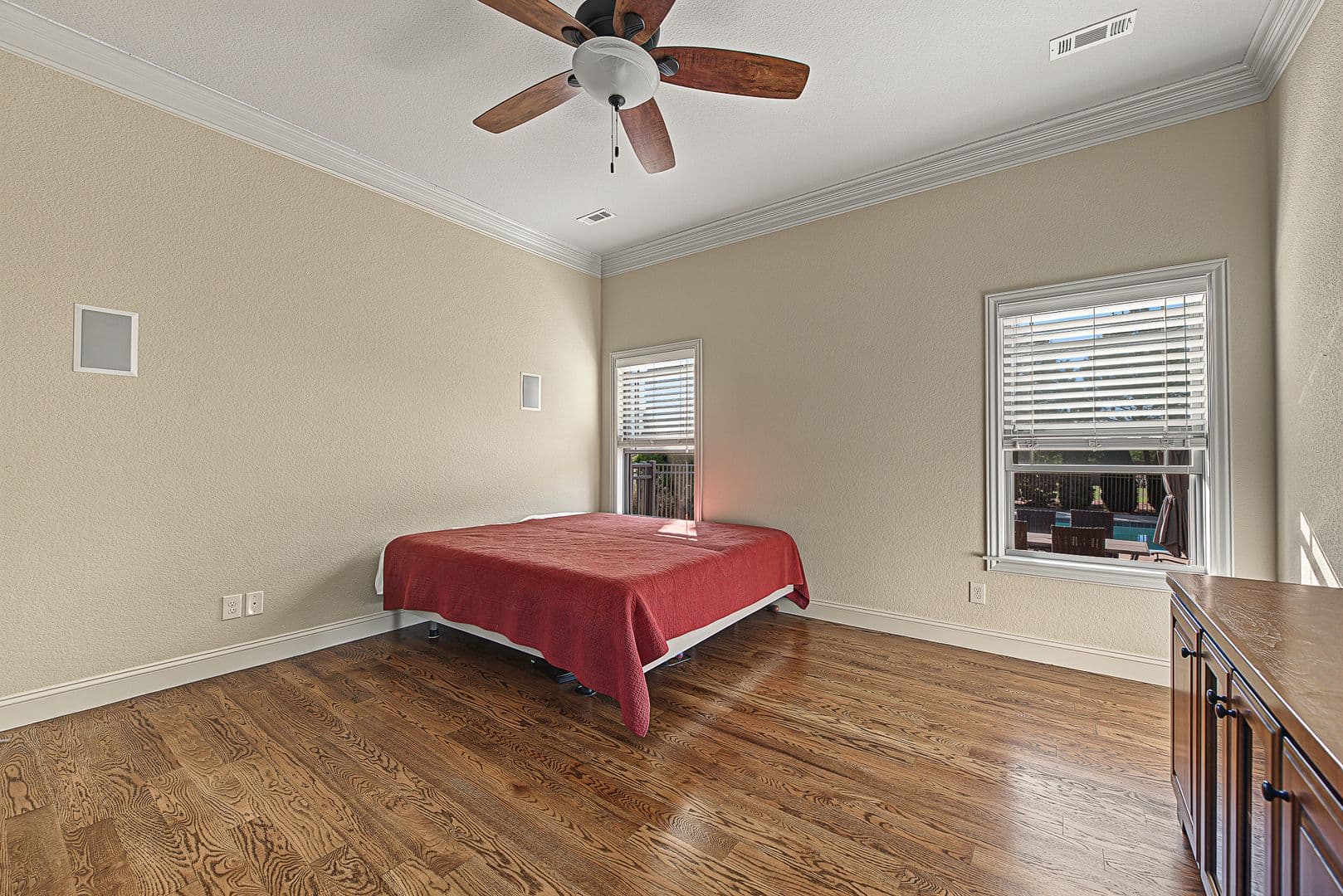 Springdale House: 6482 Wells Cir