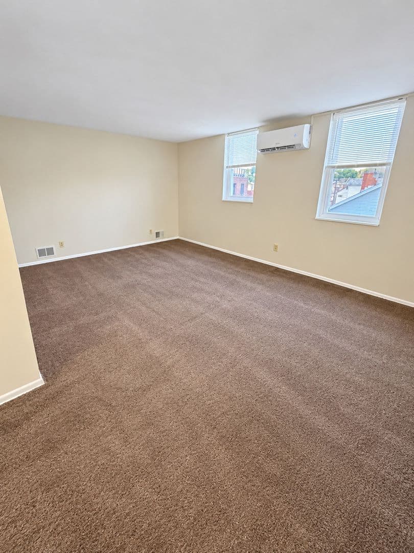 McKees Rocks Apartment: 321 Ella Street