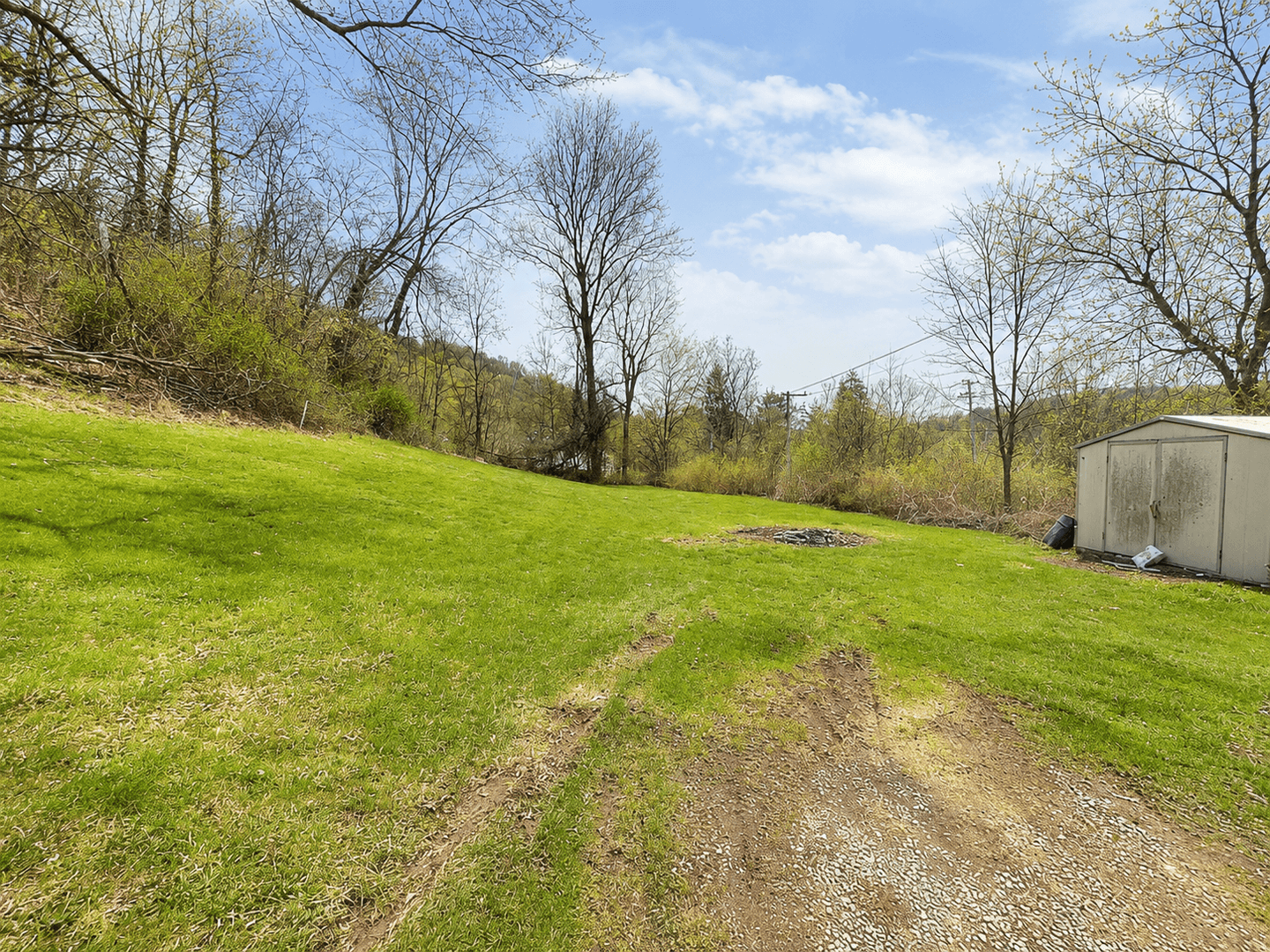 Verona House: 1445 Hulton Road