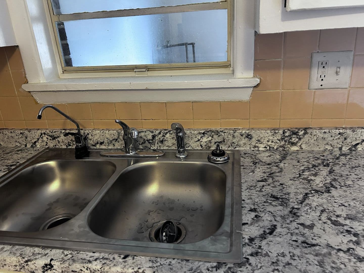 Rural Hall Apartment: 500 Bethania Rural Hall Rd