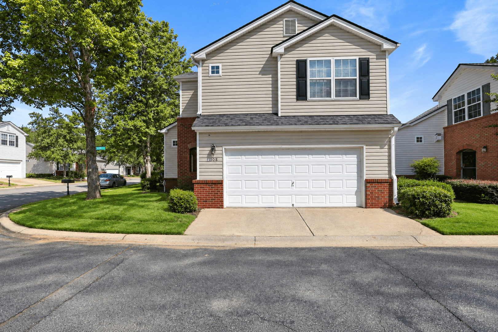 Woodstock House: 308 West Oaks Trail