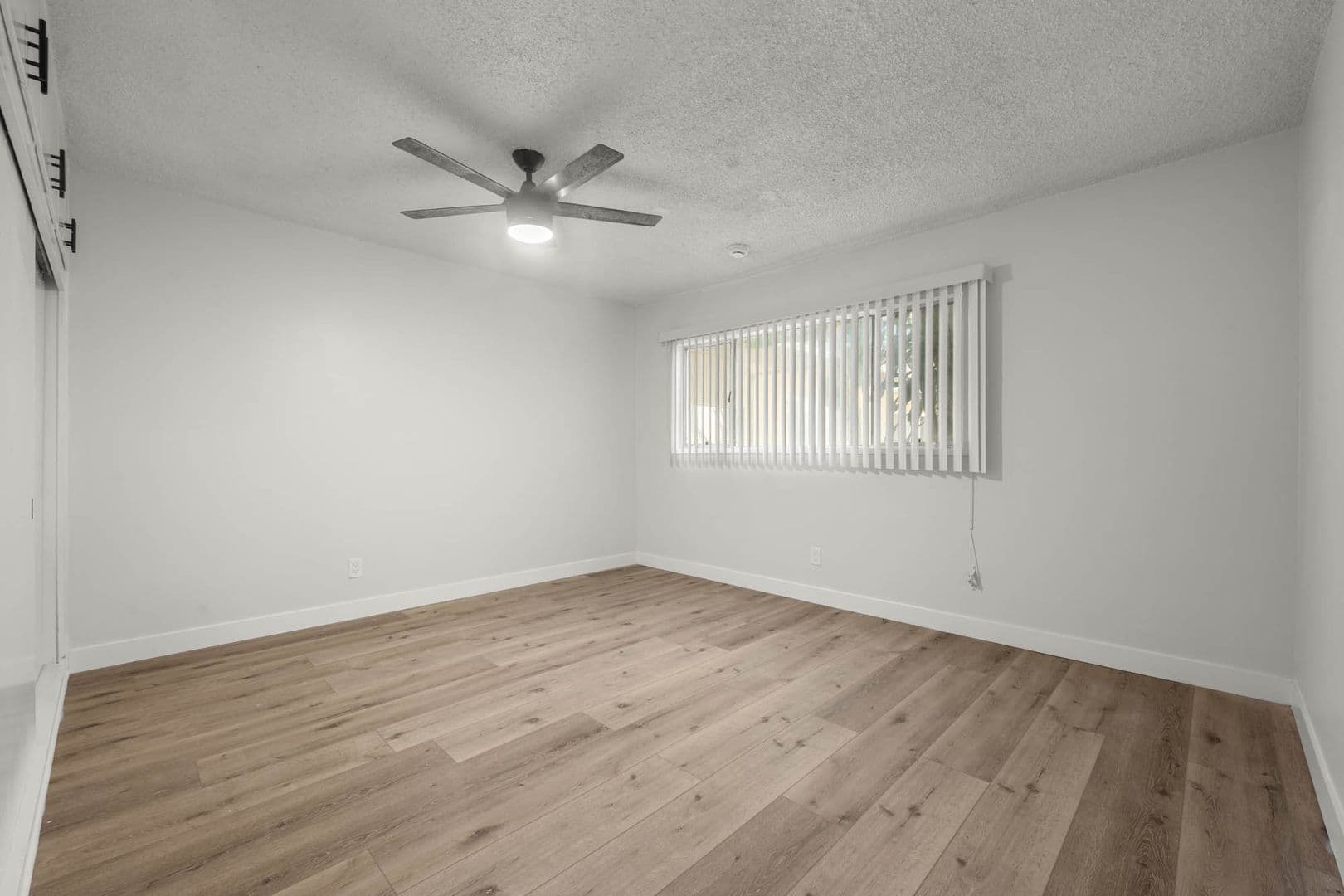 Los Angeles Apartment: 3872 & 3878 S Potomac Ave